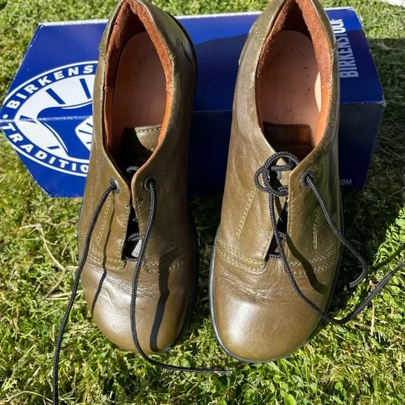 Olive green leather Birkenstock shoes - Picture 3 of 10
